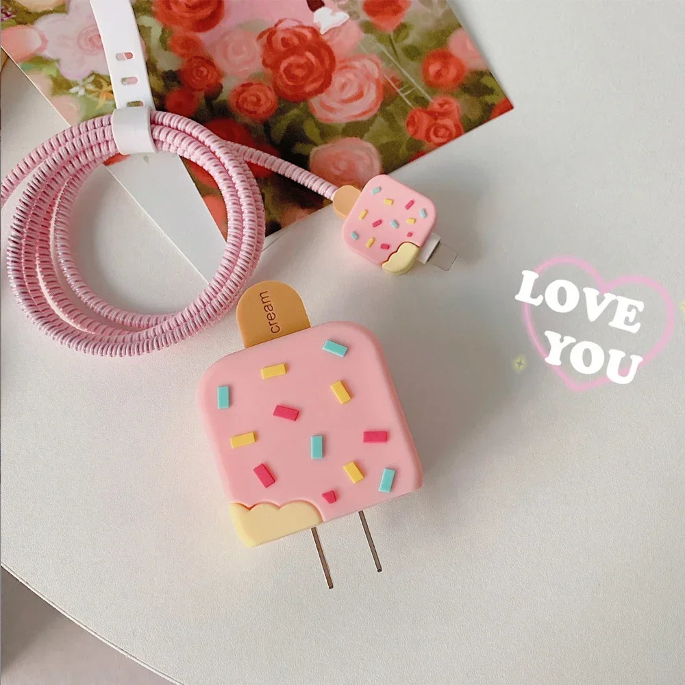 4 szt. Zestaw osลony na kabel dla iPhone / iPad 18W/20W etui na ลadowarkฤ uroczy Cartoon uchwyt na kabel do zarzฤ
dzania Organizer na telefon