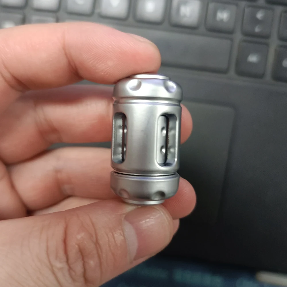 سبينر EDC محمول باليد، جزء علوي دوار محمول، لعبة تخفيف التوتر للبالغين، هدية إكسسوار معدني.