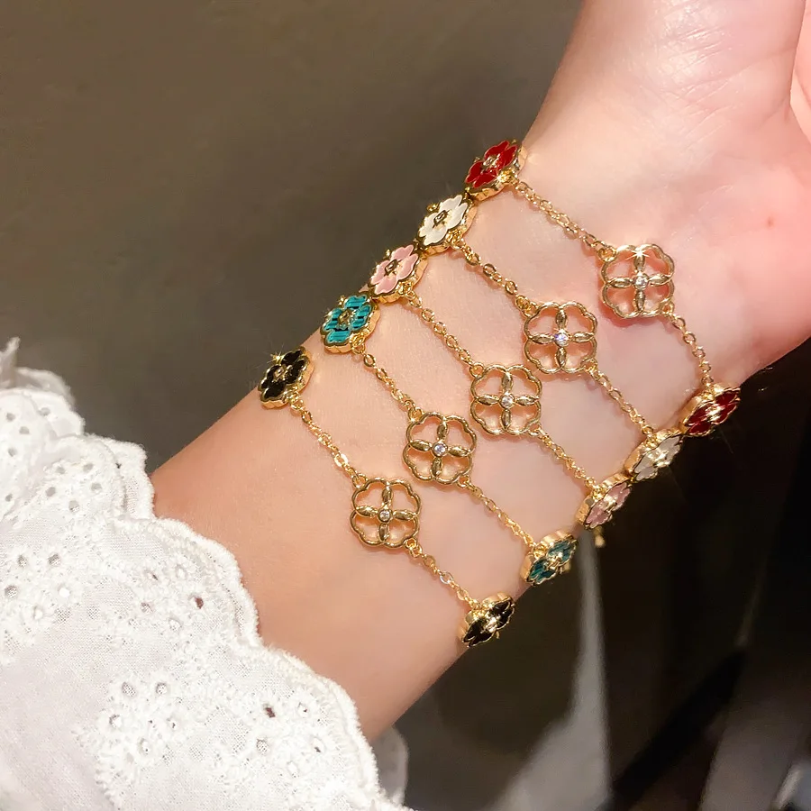 

Versatile Floral CZ Cut-Out Bracelet - Elegant Minimalist Adjustable Everyday Jewelry