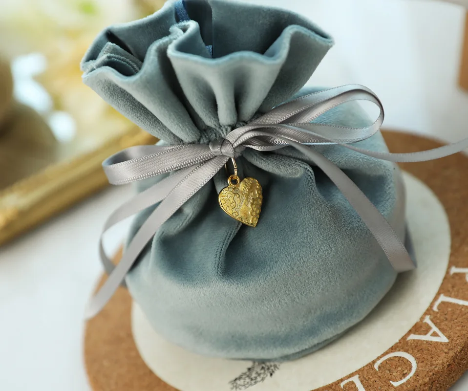 Velvet Candy Bag with Metal Heart Pendant Ribbon Accompaniment Box for Wedding Christmas Birthday Party Gift Jewelry Organizer