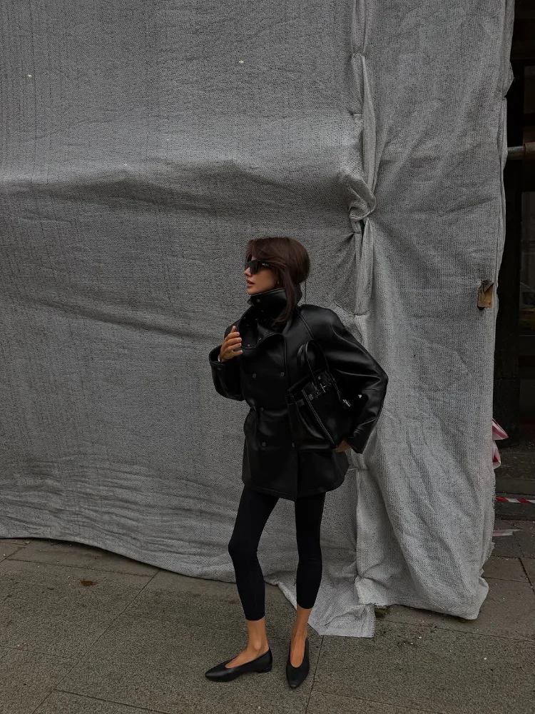 سترة نسائية كاجوال من الجلد باللون الأسود مزدوجة الصدر وأكمام طويلة وياقة واقفة معطف 2026 ملابس مكتبية عصرية للتنقل جديد