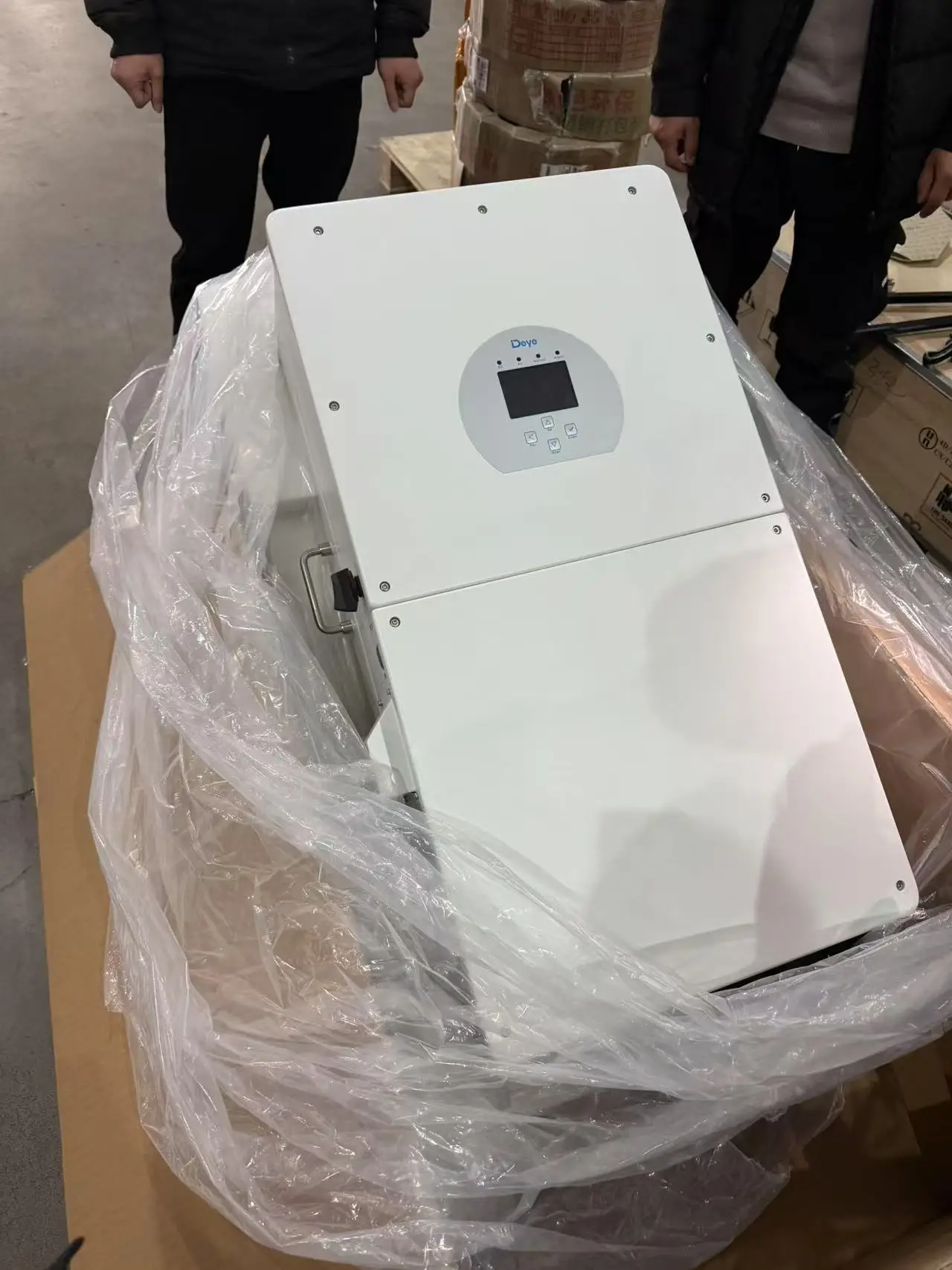 Deye SUN-18K-SG01LP1-EU-AM3-P 12kw 14kw 16kw 18kw Single Phase Solar Hybrid Inverter  3 MPPT LV Battery