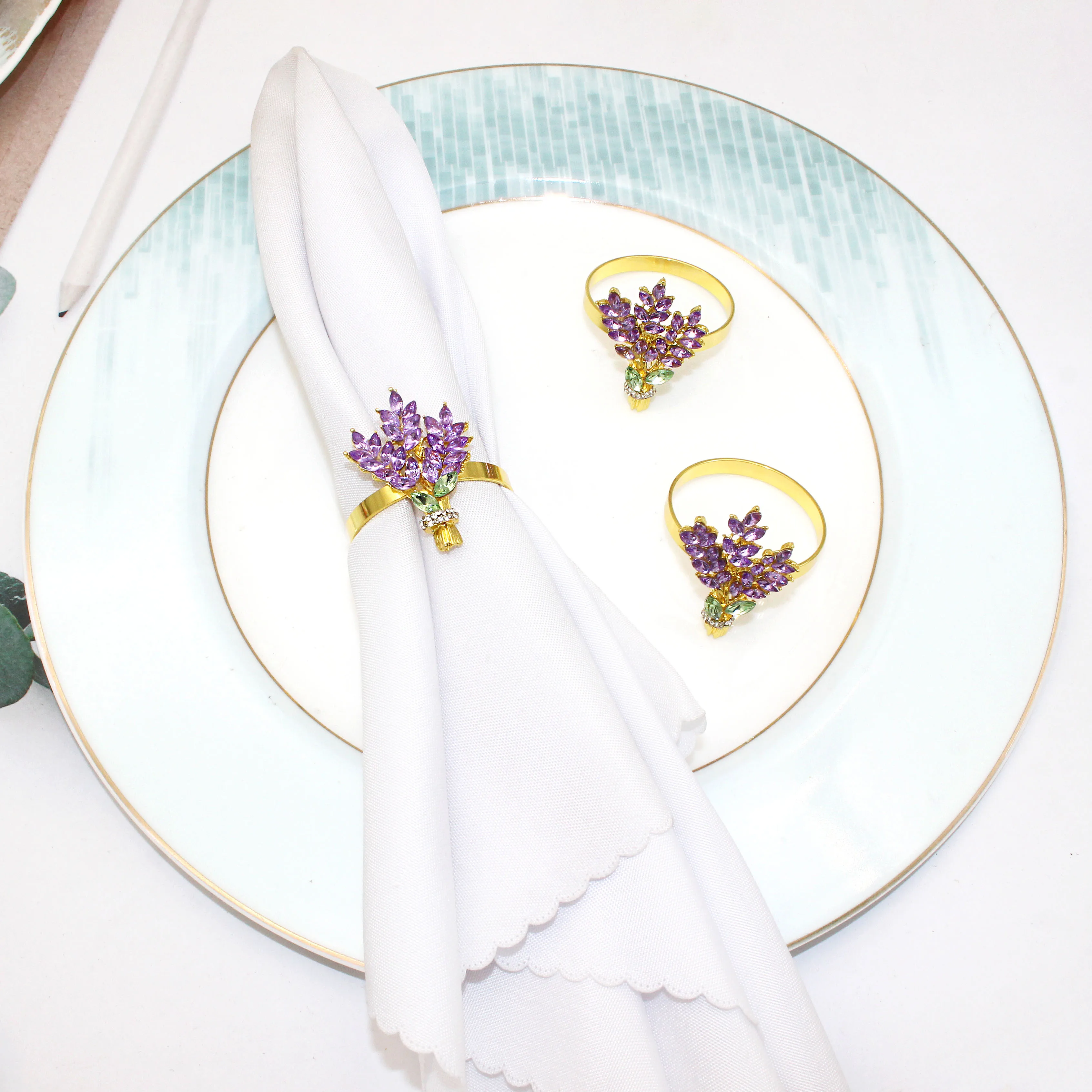 

12 шт., кольца для салфеток с лавандой, стразы, цветочный декор стола для сада, свадебные аксессуары, обеденный свадебный душ, роскошный подарочный набор