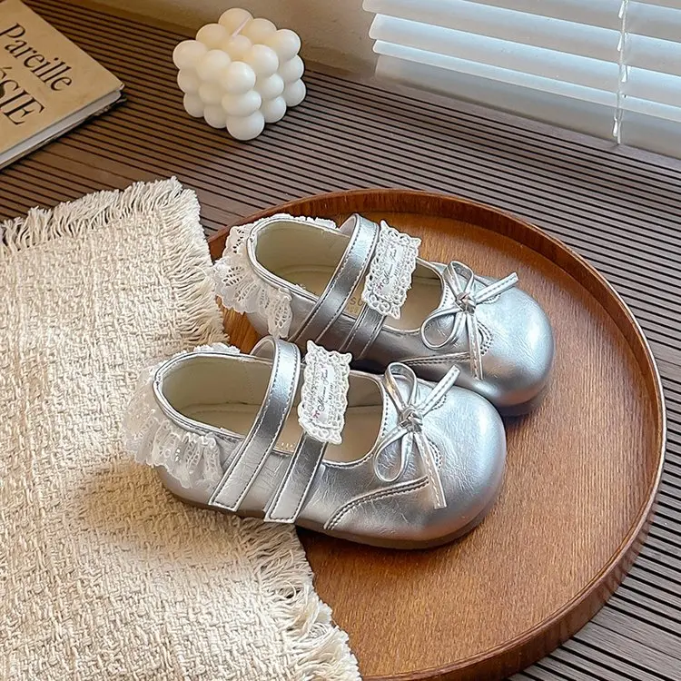

2026 Children Leather Shoes Girls Spring Autumn New Sweet Bowtie Fashion Style Soft Bottom Elegant Lace Versatile Casual Shoes