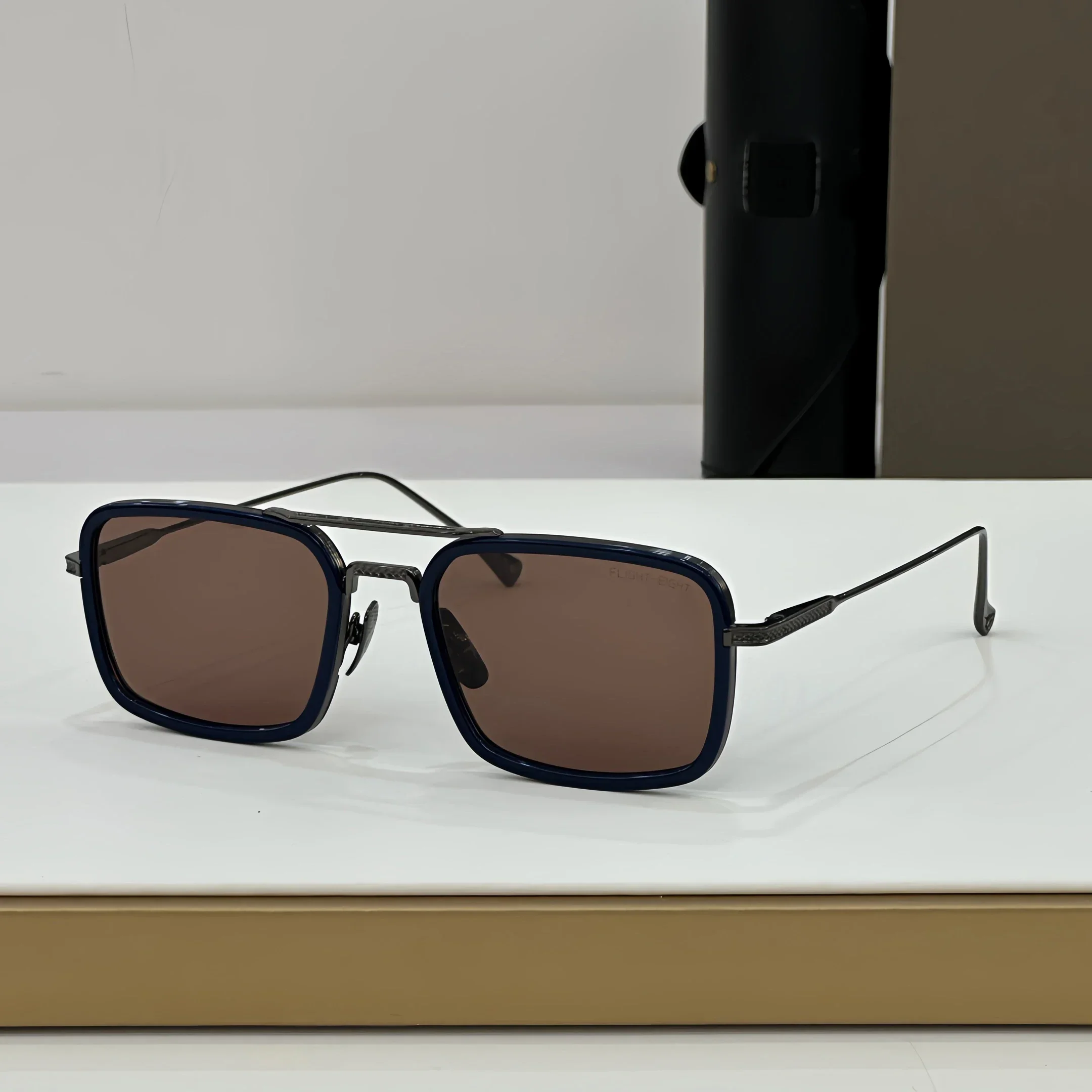 نظارات شمسية DT FLIGHT EIGHT عالية الجودة للرجال بتصميم عصري من التيتانيوم للنساء مع صندوق