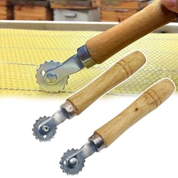 Nest Foundation Wire Embedding Roller Wooden Handle Manual Gear Wire Embedding Beehive Nest Frame Beekeeping Apiculture Supplies