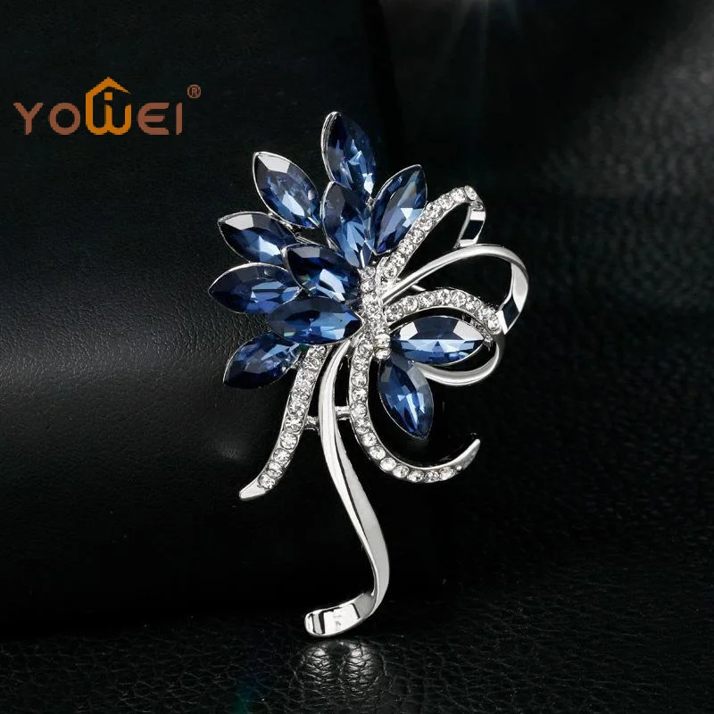 Latest Fashion Temperament Rhinestone Flower Crystal Brooches For Women Clothing Coat Accessories Gifts