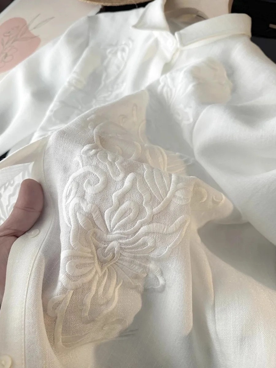   자수 장식 롱 스웨트 셔츠 캐주얼 루즈핏 헤비 자수 3D 레리프 심플하면서도 우아한 디자인