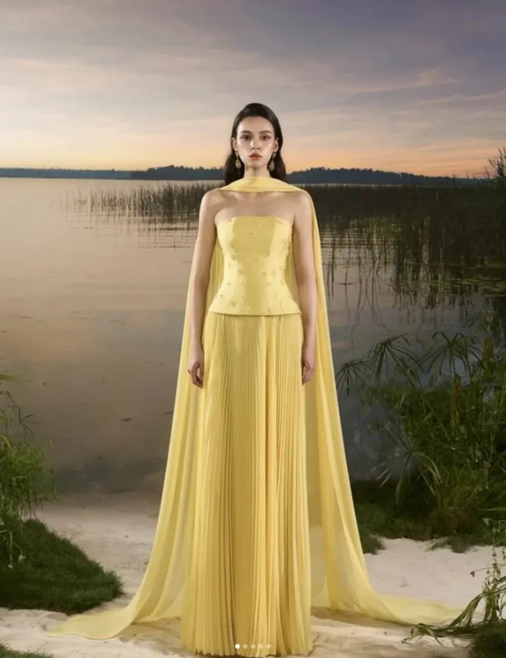 

Customized Yellow Fashion Classic Chiffon Pleat Draped Beading Sequined Shawl A-line Strapless Long Dresses Evening Dresses Sexy