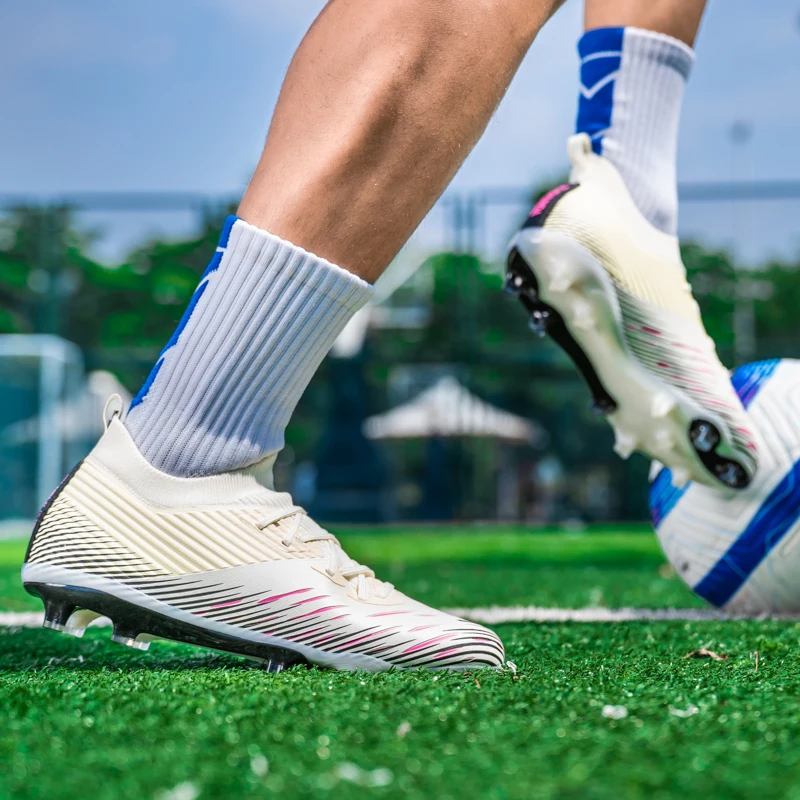 

Football Boots Men's Football Boots Professional Football Boots High Top Spikes Suitable for girls training trainers