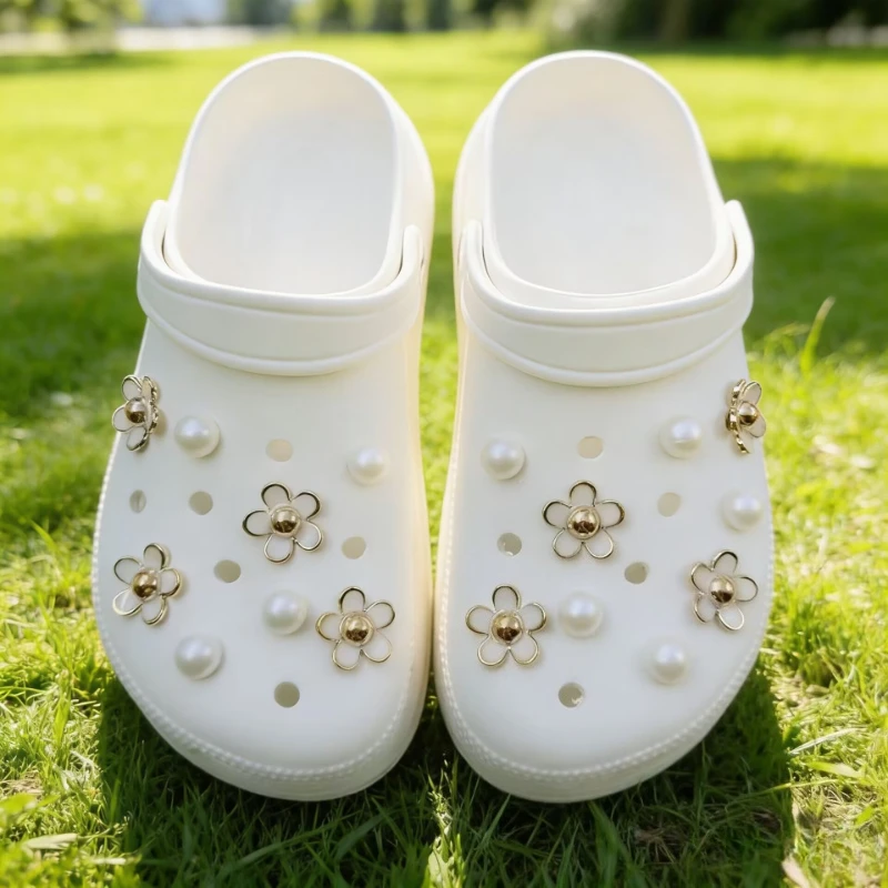 18PCS 3D Cute Daisies Pearl Shoe Charms Set Slide Sandals Clogs DIY Decoration Shoe Buckle Pins Accessory Gift