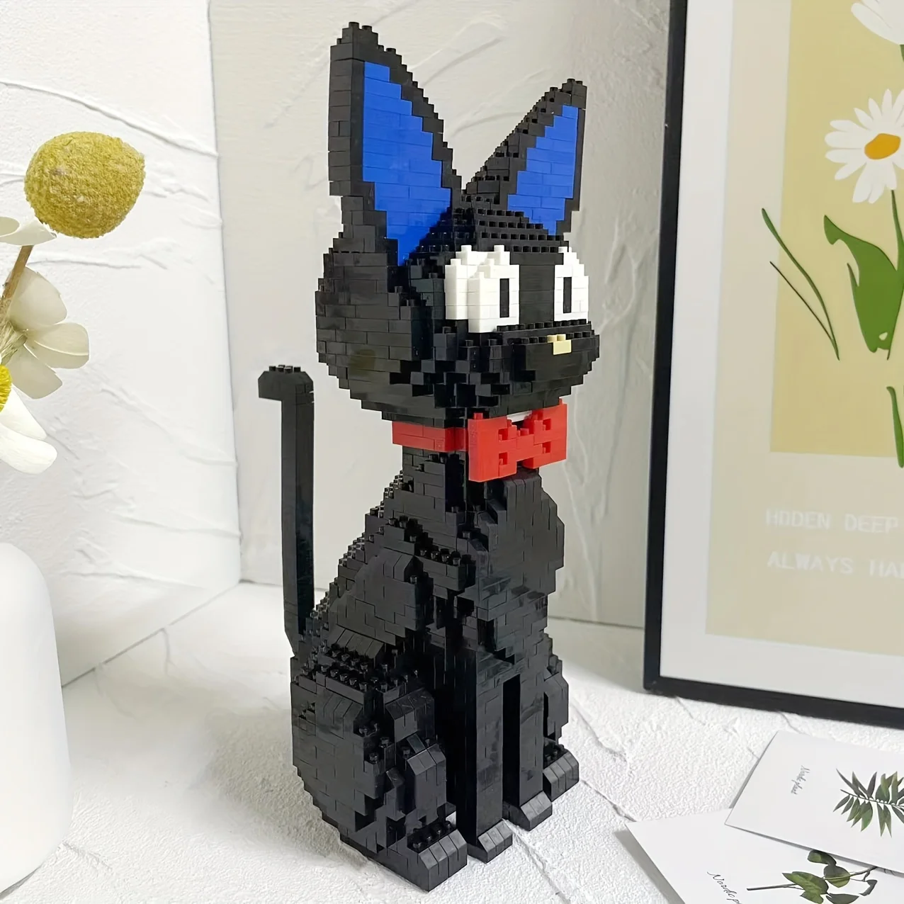 Klocki konstrukcyjne Czarny Kot. Urocza mała czarna figurka kota na biurko. Klocki konstrukcyjne czarny kot. Prezenty festiwalowe.