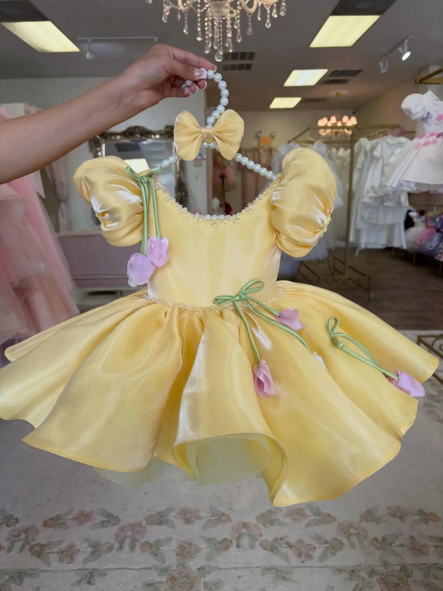 abito-da-damigella-d'onore-giallo-personalizzato-per-matrimonio-con-maniche-corte-a-sbuffo-abito-da-ballo-per-bambina-con-fiori-fatti-a-mano-per-feste-di-compleanno