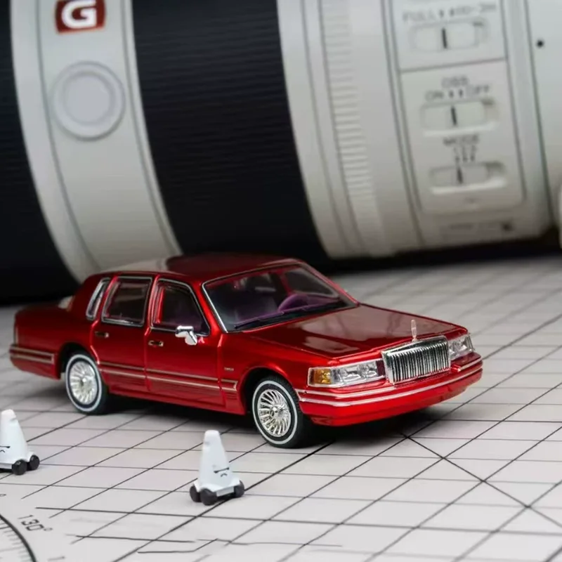 MK 1:64 Scale Suburban/1992 Town Car Alloy Car Model Desktop decoration Unique gift Static display Collectibles toys