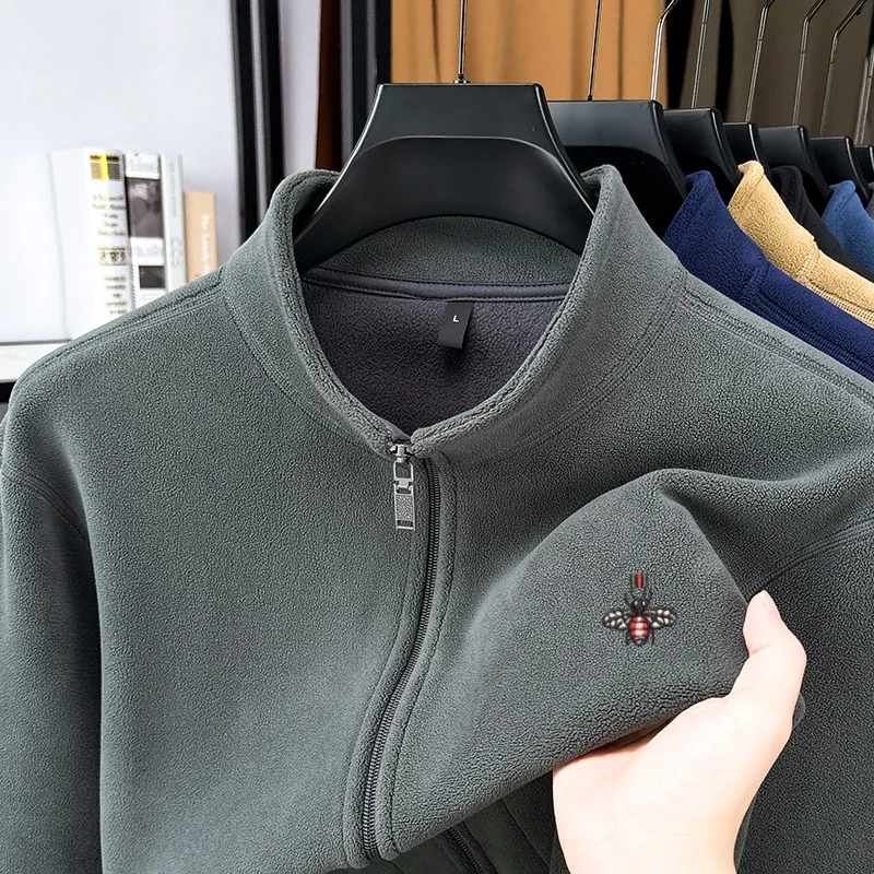 

2025 autumn and winter new velvet comfortable warm zipper cardigan high-end men best-selling honey bee embroidered thick jacket