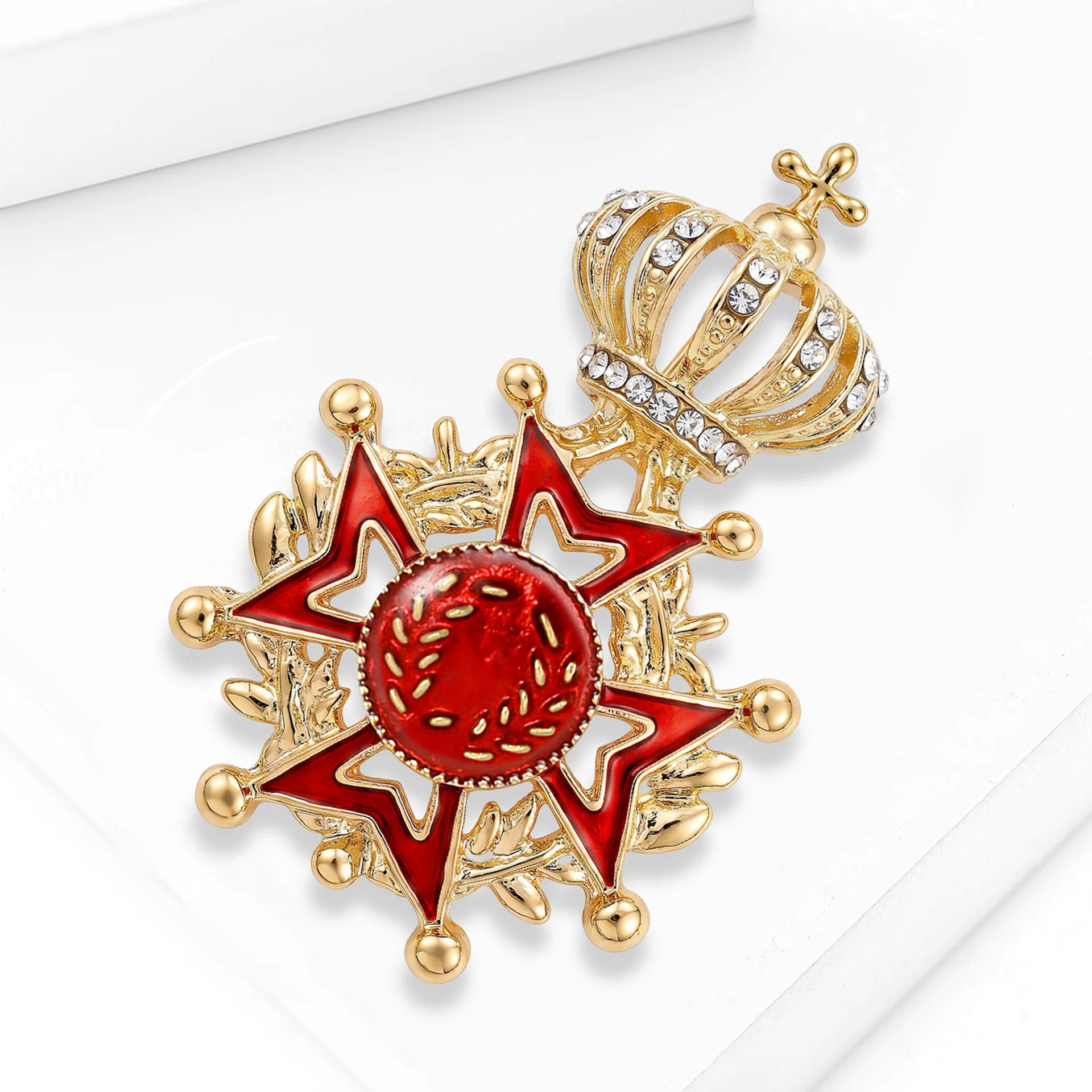 Vintage Crown Maltese Star Brooch Medal-style Brooch Cross Pin Badge Decoration Craft Gift for Men and Women 1PC