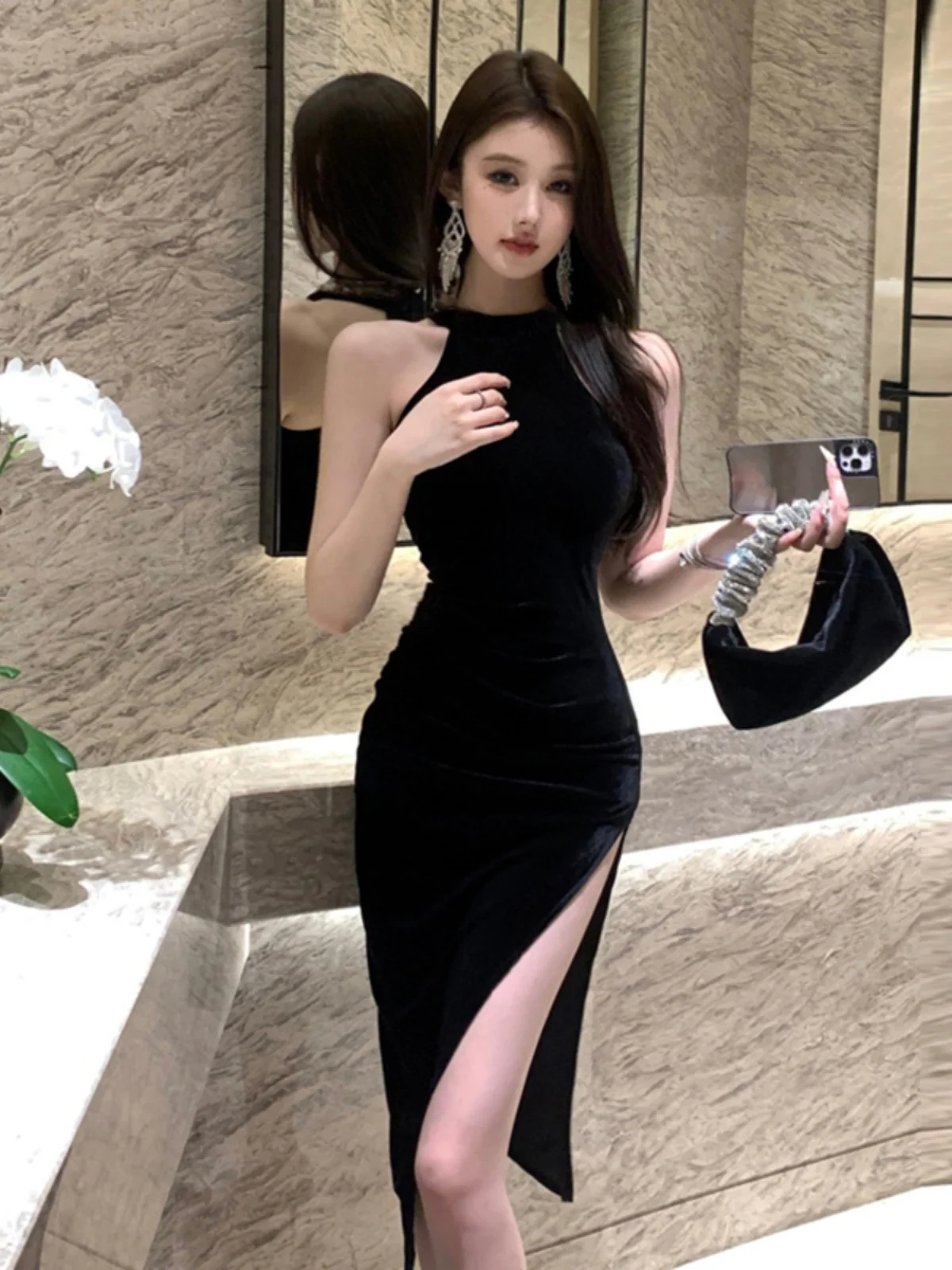 فستان مخمل ميني ضيق وجذاب أسود بدون أكمام مع شق جانبي وخصر مرتفع وتنورة على شكل A للشابات، موضة ربيع وخريف #1