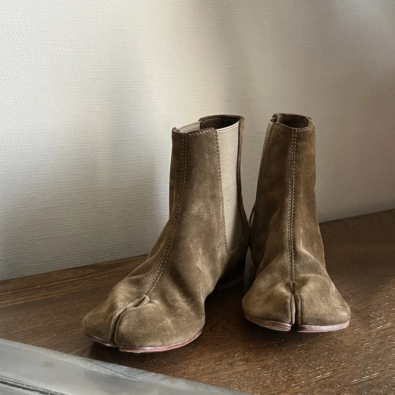 

2025 Autumn Korean Fashion Ankle Bootie Women Handmade Split-toed Chelsea Boot Suede Leather Old Retro Versatile Short Boots