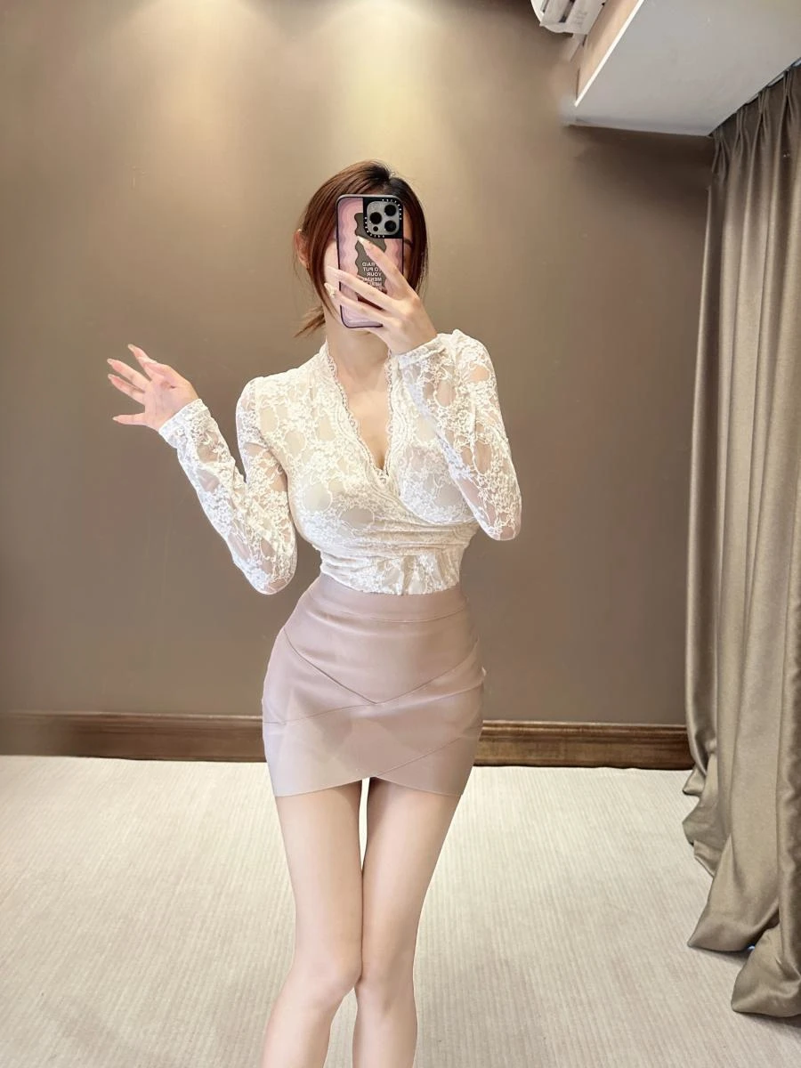 

Suirui Long Sve Lace Enhance Chest Top Jaden Design Color Slim Fit Cross Base irt Korean Sle High Waist V Ne T...