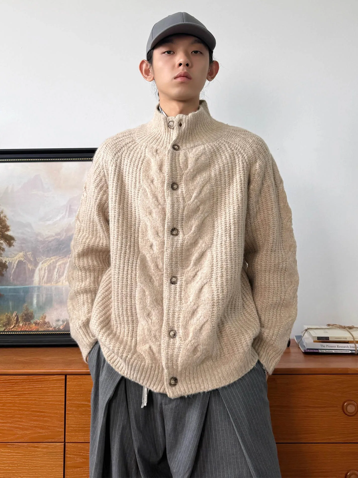 

Мужской вязаный свитер из смесовой шерсти с воротником-стойкой, на пуговицах, повседневный, свободного кроя, с длинными рукавами, модная верхняя одежда в винтажном американском стиле