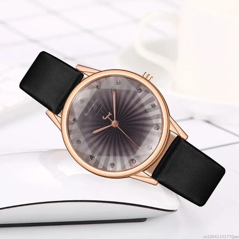 Creative Striped Quartz Watch Leather Watch With Diamond Strap Luxury Quartz Wristwatch Female Casual Ladies Watches Reloj