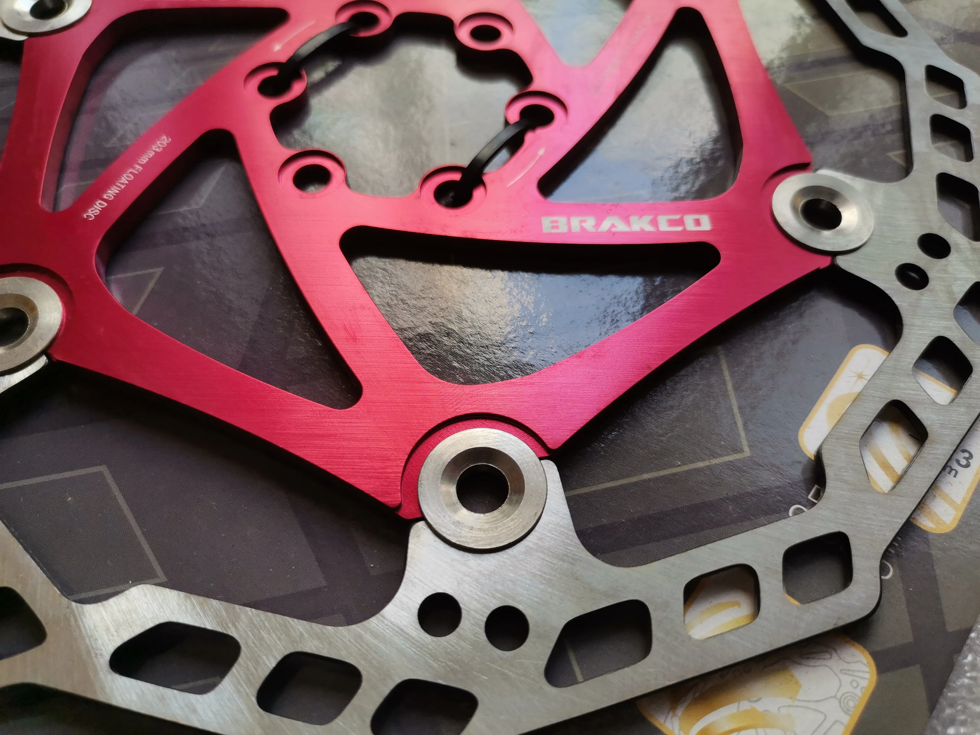 ワンピースフローティングディスクブレーキローター 203mm - Mountain Biking Japan のレビューと価格