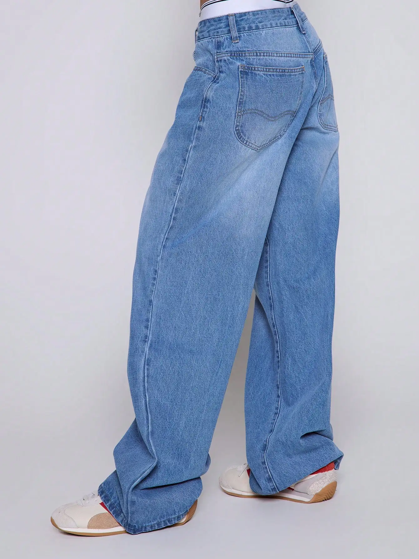 American light blue high waisted wide leg jeans for women in the spring and summer of 2025 loose and slimming  versatile washed
