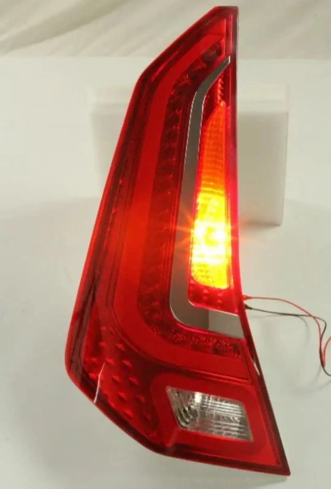 The Temsa MD9 bus has a total of 8 rear lights, namely 4 on the left and 4 on the right.