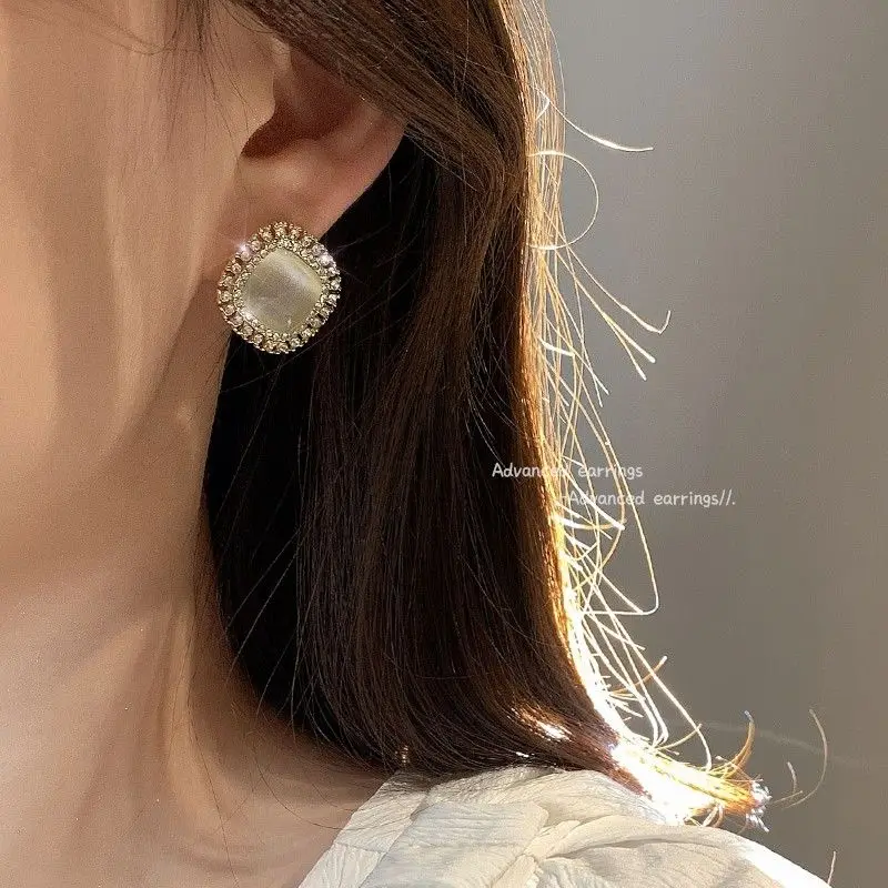 Advanced and Luxurious Ear Clips for Women Without Ear Holes 2024 New Minimalist Earrings Painless Earrings