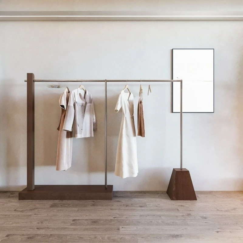 Expositor Nakajima da loja de roupas