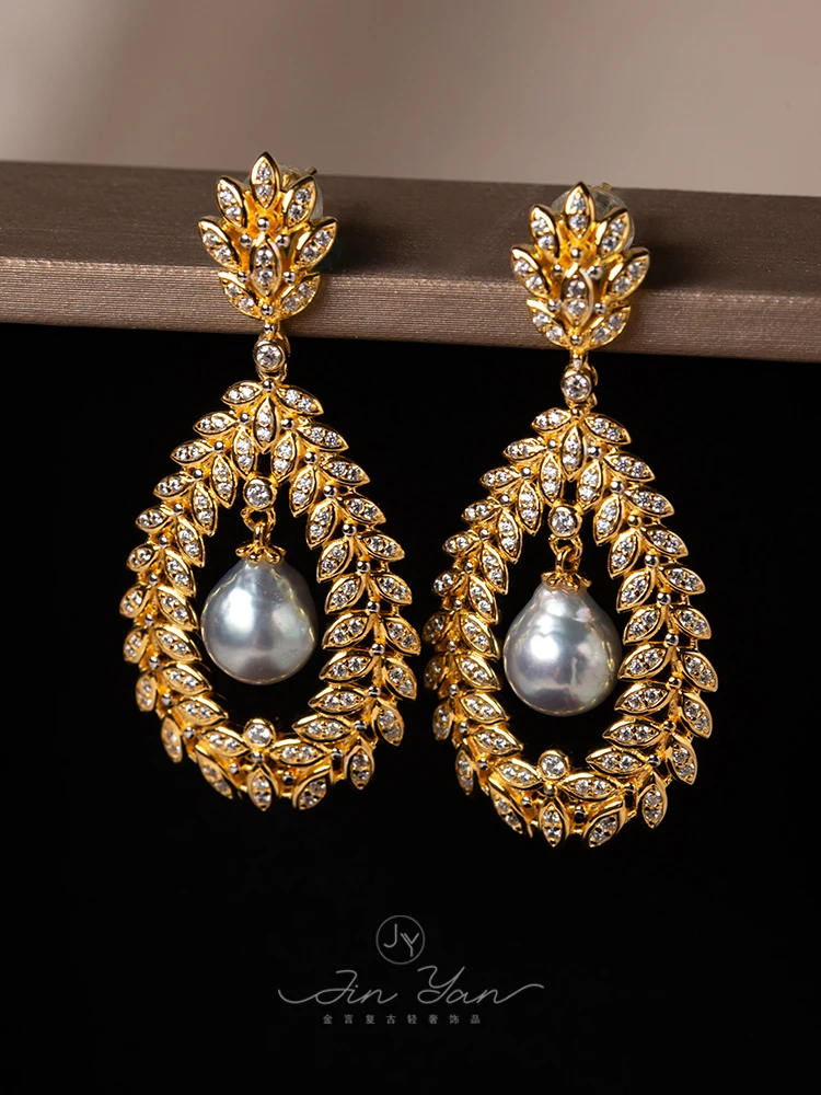 

Italian Seiko Brushed Process S925 Sterling Silver Gold-plated Luxury Court Wheat Ears Inlaid Pearl Stud Earrings