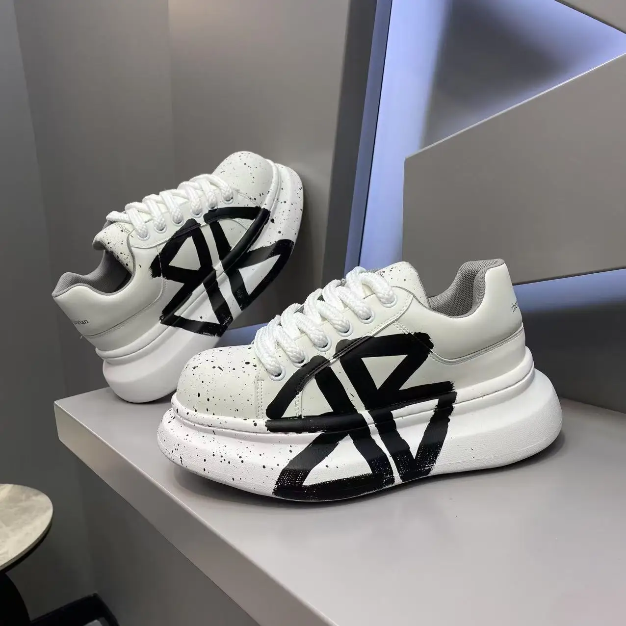 

2025 latest personalized Joker platform lace-up lightweight men's shoes