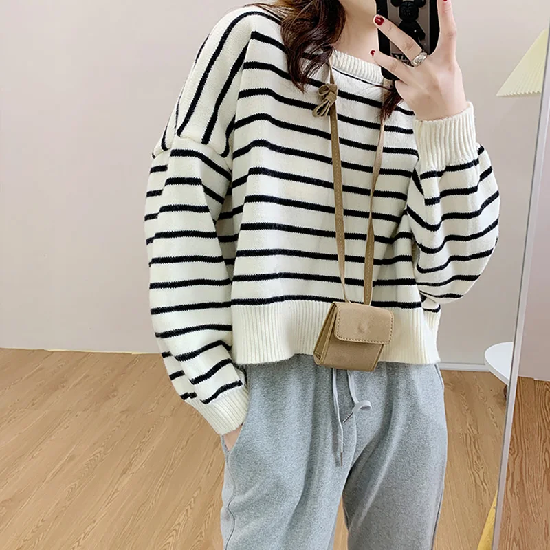 Temperament Striped Sweater Pullover Fashion Round Neck Soft Waxy Casual Design Sense Sweater Women's 2024 New Simple Pop Blouse