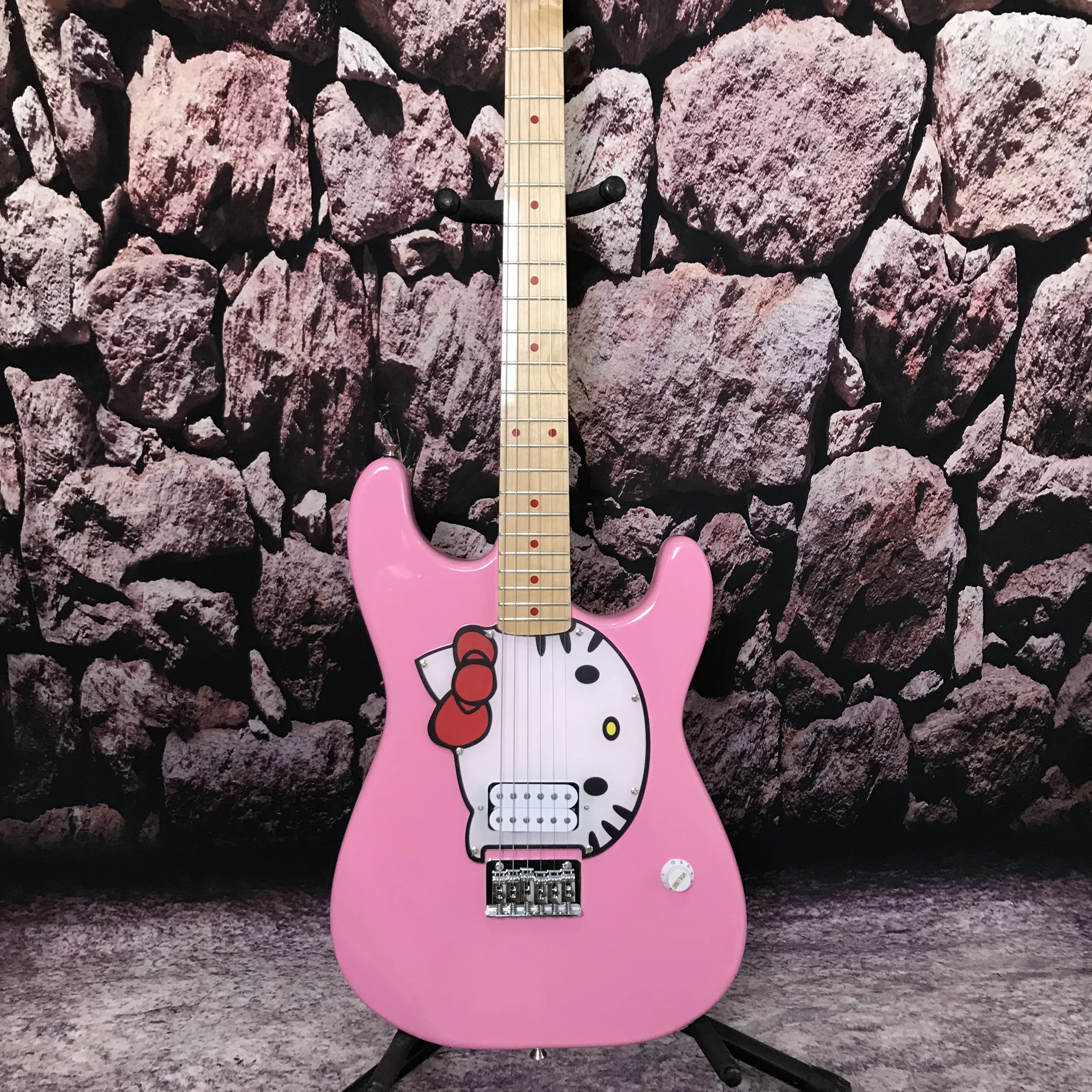 

Best-selling Factory custom electric guitar Hello cat S T pink color in stock basswood body maple neck