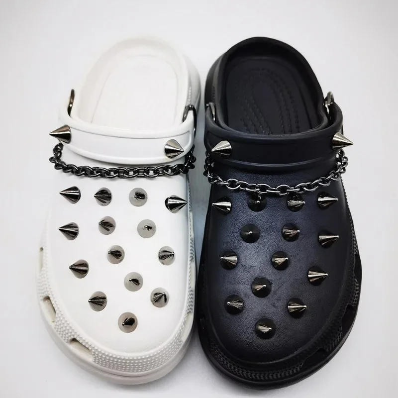 

Hot Sale All-match Shoe Studs Charms 32 Rivets 2 Chain Garden Shoe Buckle Vintage Punk Metal Charms for Sandals Whole Set DIY