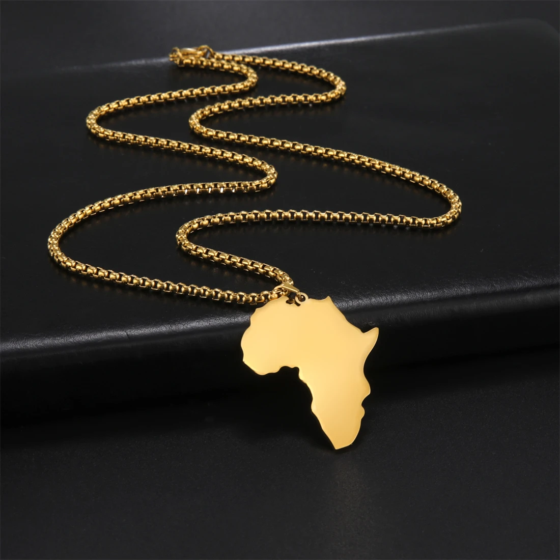 Vassago Smooth Africa Map Pendant Necklace Women Stainless Steel Men Africa Continent Map Jewelry Dainty Pendant Necklace Gift