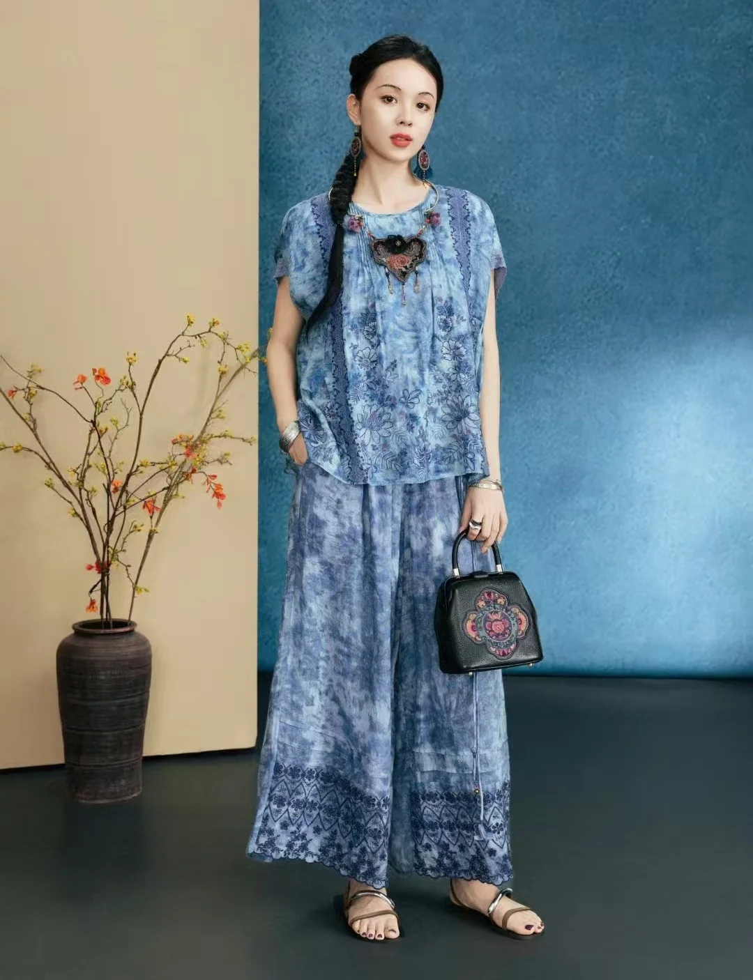 Hot summer women's suit Blue 100% ramie loose tops + elastic waisted pants Ethnic style embroidery tie-dye two pieces set