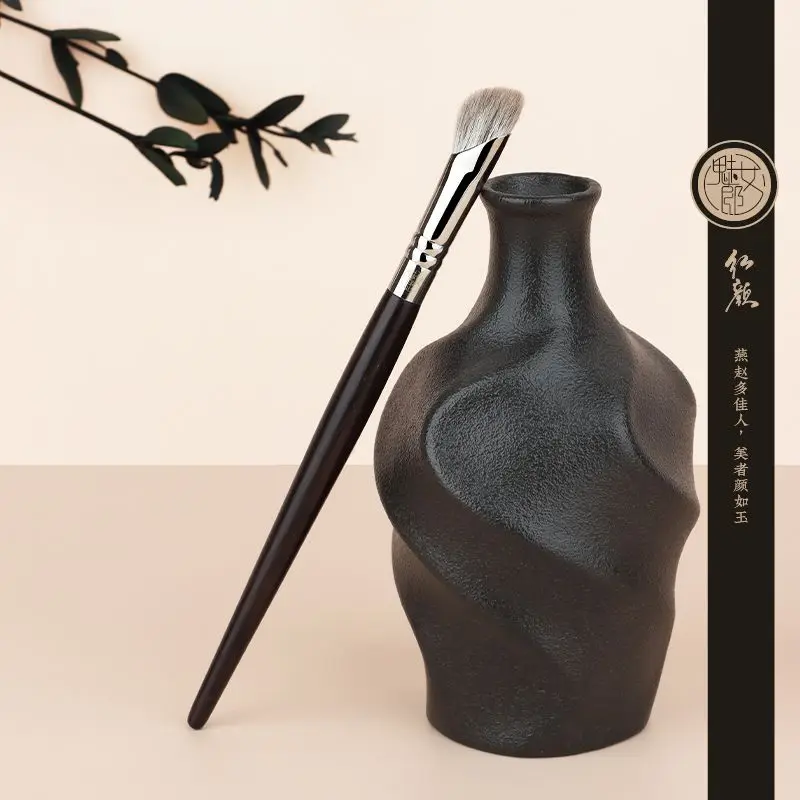 Charming Lady Beauty 047 Scythe Shadow Fits Along Bridge Of The Nose Angled Contour Blending Snow Fox Hair Makeup Brush