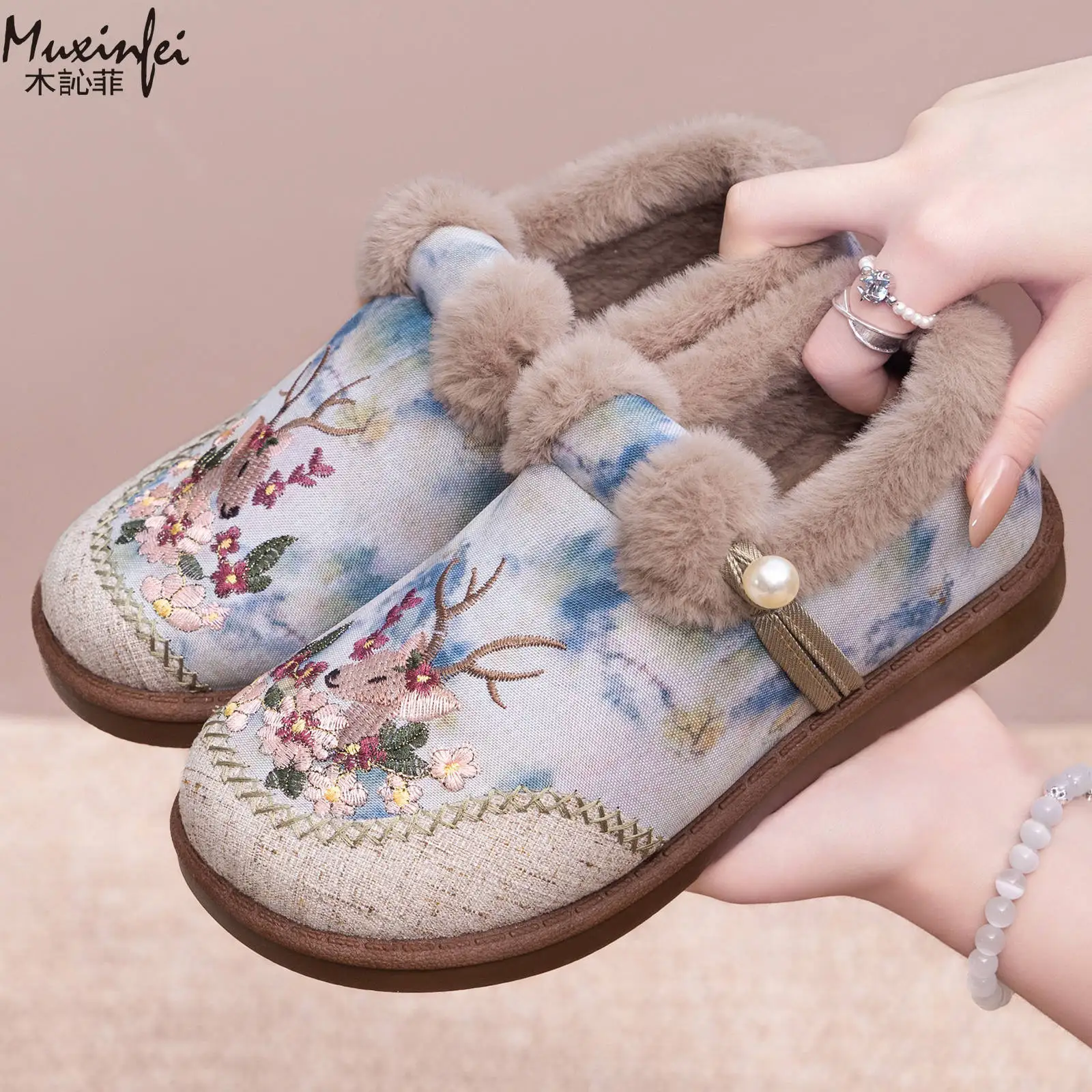 

Cotton Shoes Women's Winter New Casual Versatile Cotton Boots with Thick Velvet and Fashionable Embroidered Snow Boots