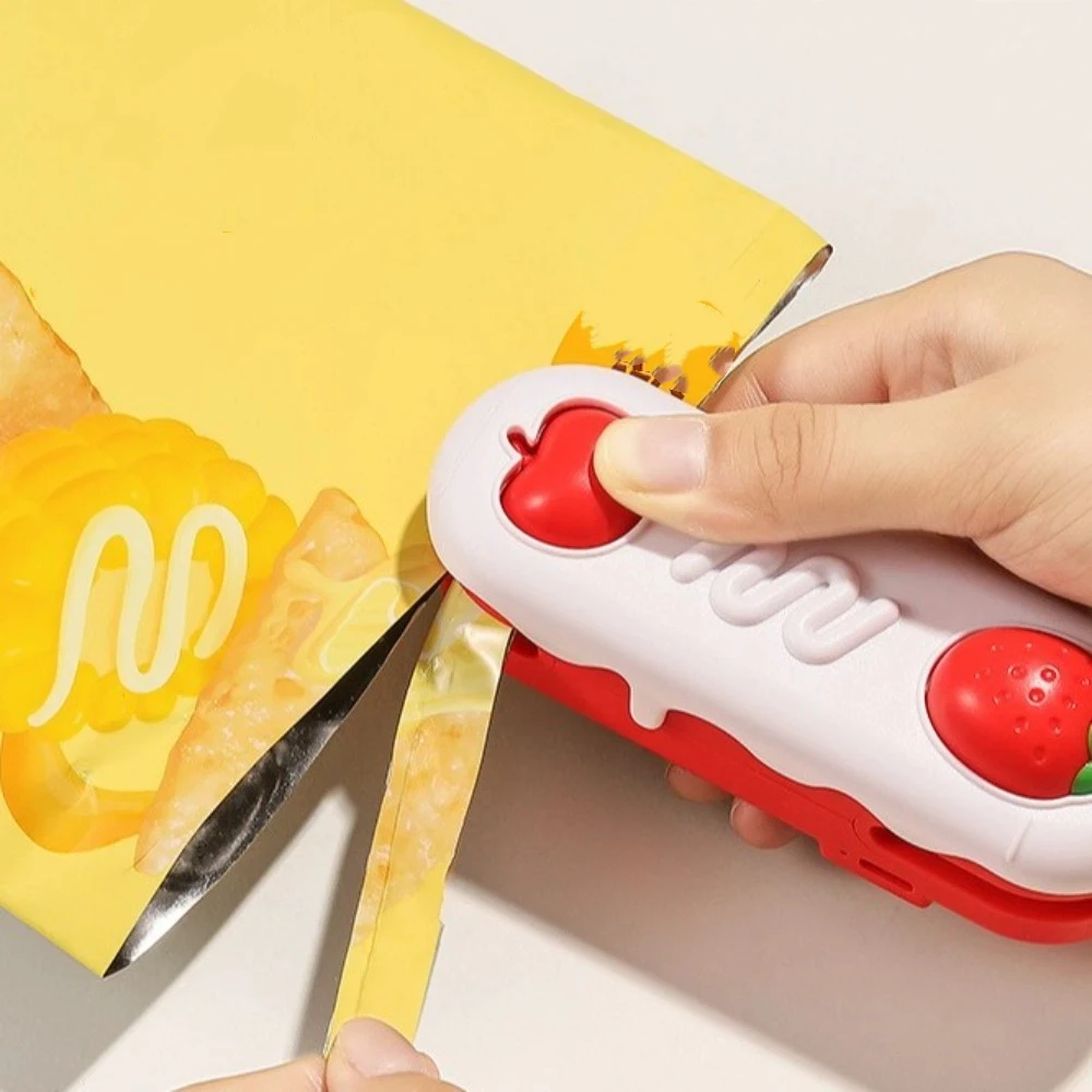 Rechargeable Mini Sealing Machine Handheld 2 in 1 Design Food Sealer Clip Bottom Magnet Seal Button Bag Sealer Plastic Bags