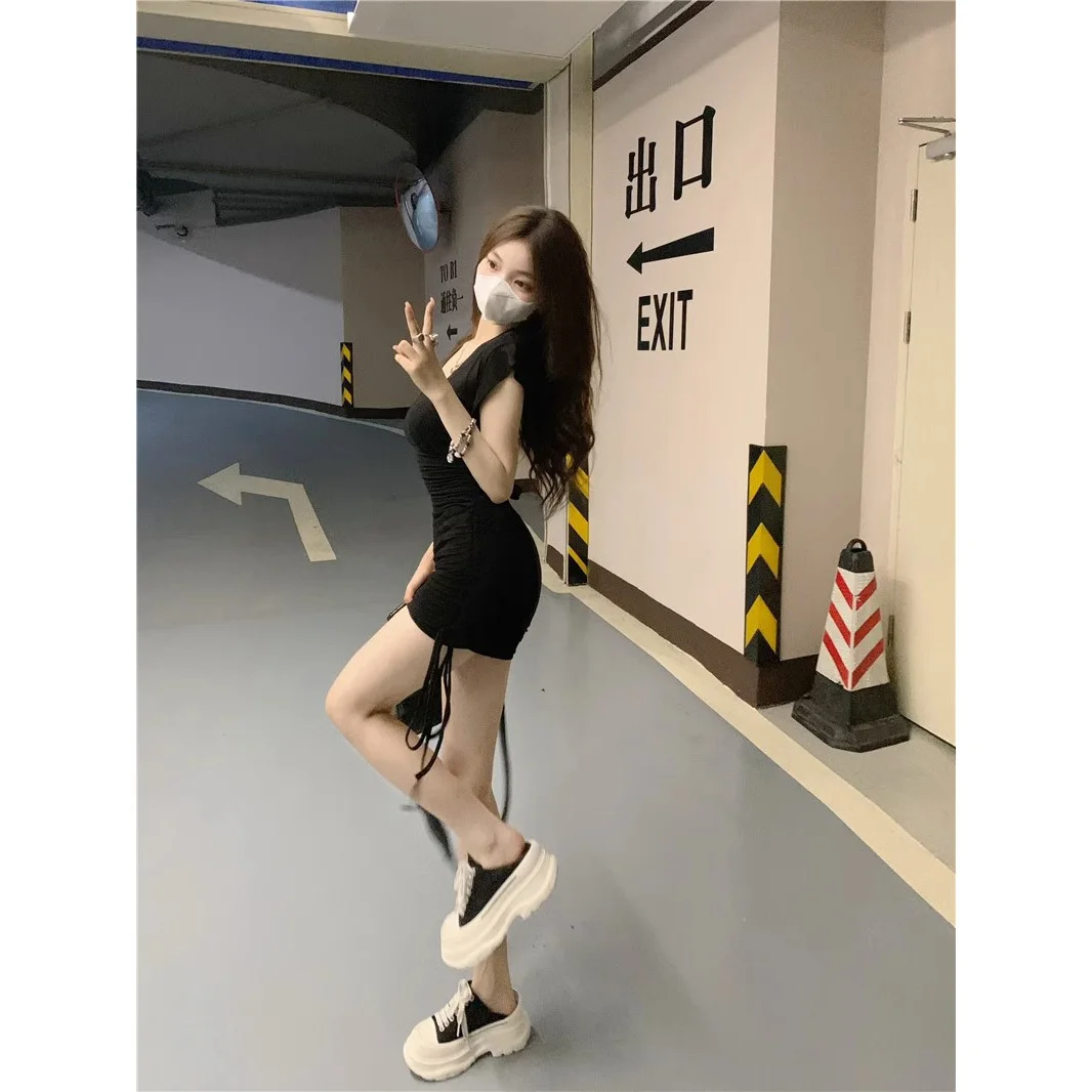 فساتين النساء الحرير الساتان حورية البحر مطوي تنورة معرض معرض لمعرض لامعة سليم صالح المعاصرة الحديثة الحد الأدنى أنيقة