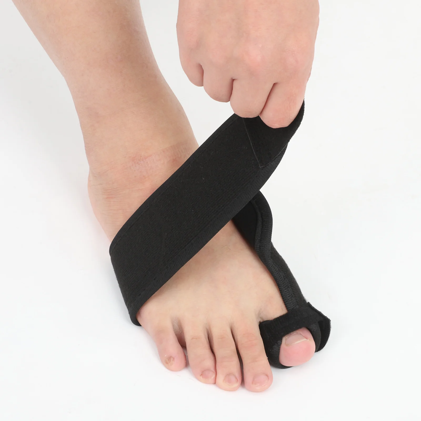 

1 Pair Hallux Valgus Corrector Toe Separator Straps Black Adjustable Toe Brace Support Bunion Protector Straightener Pain Relief
