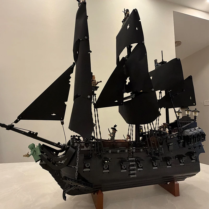 NIEUWE Piraten De Zwarte Parel Schip Bouwstenen Boot Model Caribische Avontuur Monteren Bakstenen Speelgoed Kid Volwassen Kerstcadeau 10365
