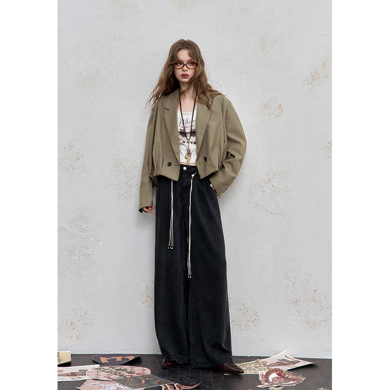 ELFSACK 2025 Herfst Nieuwe Collectie Elegante Geplooide Effen Kleur Blazer Vrouwen Korte Cropped Gestructureerde Blazer Voor Vrouw