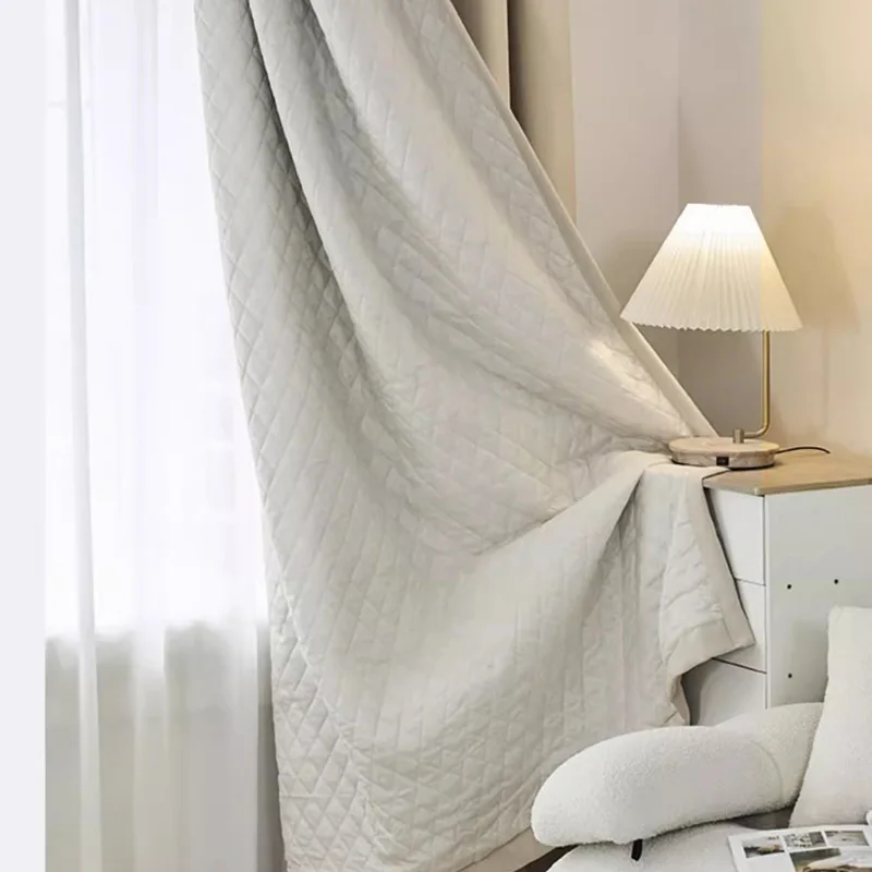 1 Stück minimalistische beige verdickte Verdunkelungsvorhänge |   Seidig glatter Stoff, vollständige Verdunkelung, friedlicher Schlaf