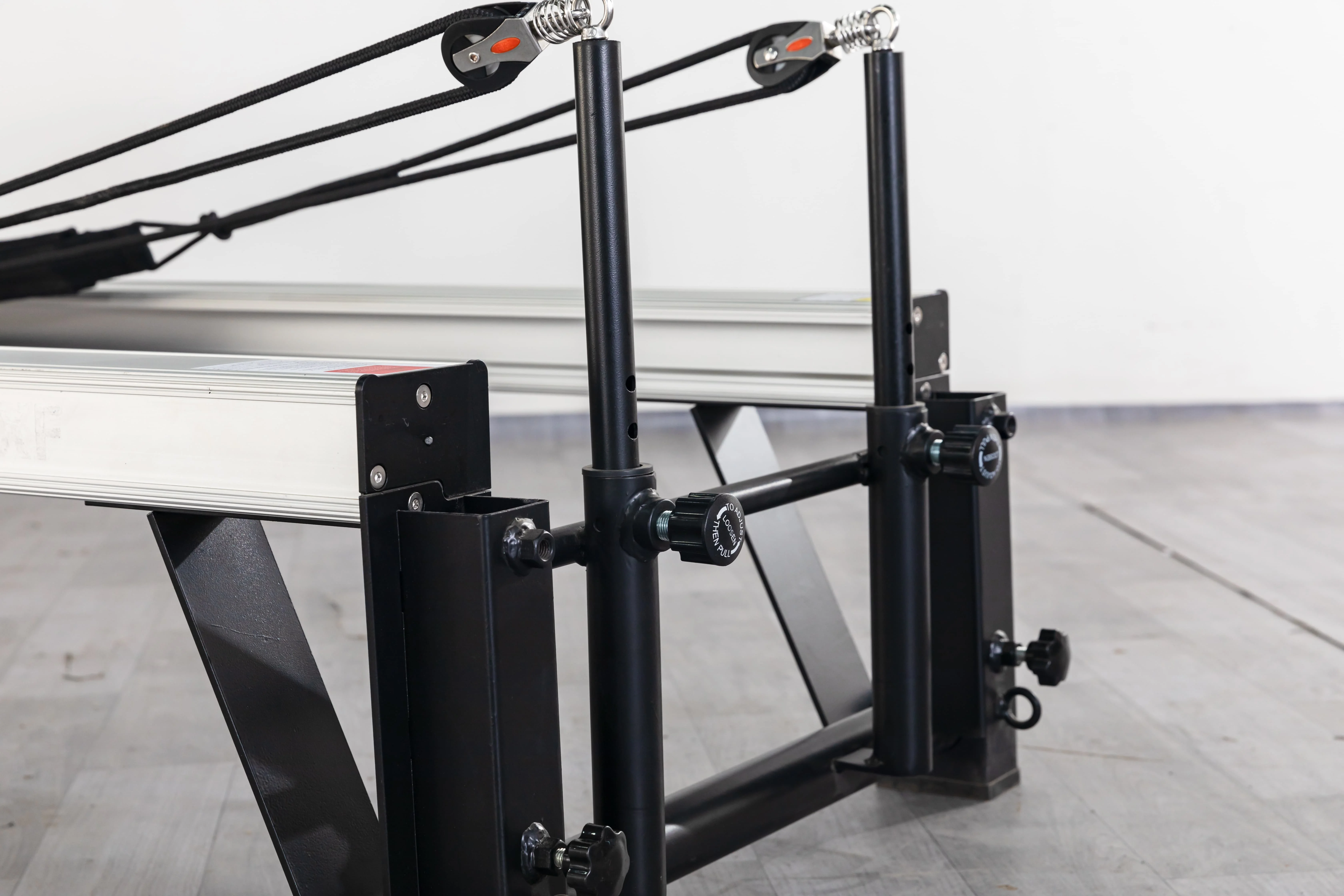 2025 Hot Sale HUAVIGOR HK-Y07-01 Durable Adjustable Eco-Friendly Aluminum Alloy Pilates Reformer Machine Small Black Pilates