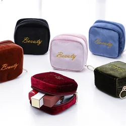 Velvet Embroidery Cosmetic Bag Bolsas de almofada sanitária Maquiagem portátil Lipstick Data Cables Organizer, Toiletry Beauty Case, Novo