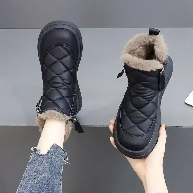 Damen Winter Plüschgefütterte Schneestiefel Rautenmuster Gestepptes Obermaterial Seitenreißverschluss Dicke Sohle Warme Rutschfeste Kurze Knöchelhohe Baumwollschuhe – Detail 3