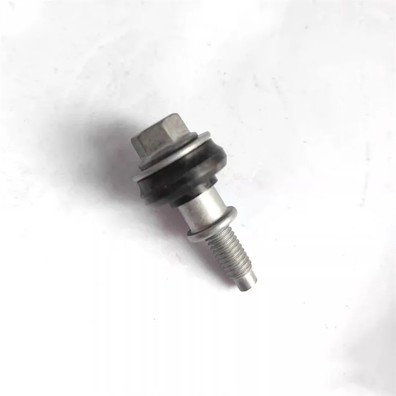 For CNHTC SIONTRUK HOWO T7H T5G TX SITRAK C7H G7 MAN Engine Valve Cover Screws Bolts MC07 MC11 MC13 Truck Parts