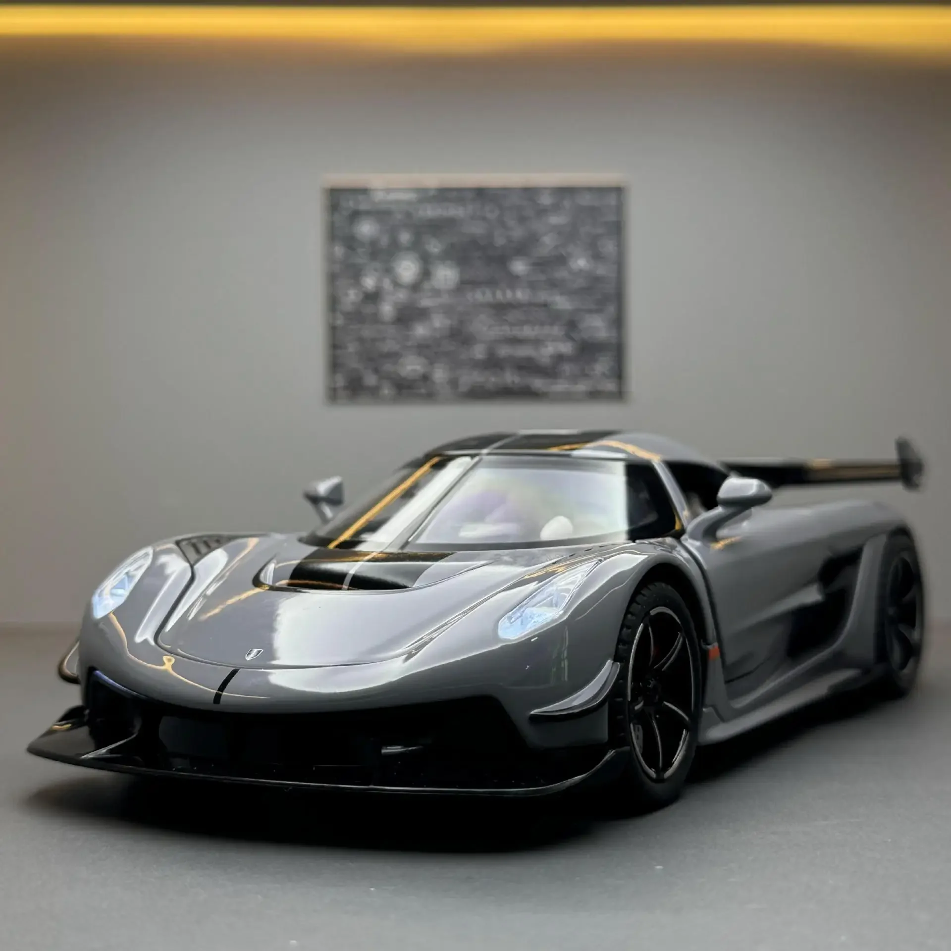 1:22 Koenigsegg jesko รถจำลองของเล่นโมเดลรถยนต์สปอร์ตหล่อจากอัลลอยมีไฟเสียงดึงถอยหลังของเล่นรถสำหรับเด็กผู้ชาย